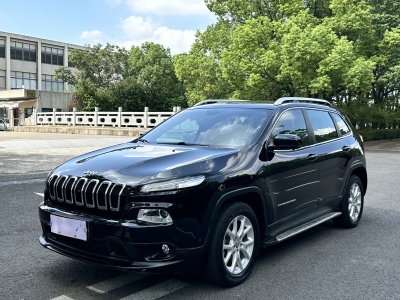 Jeep 自由光 2.0L 優(yōu)越版圖片