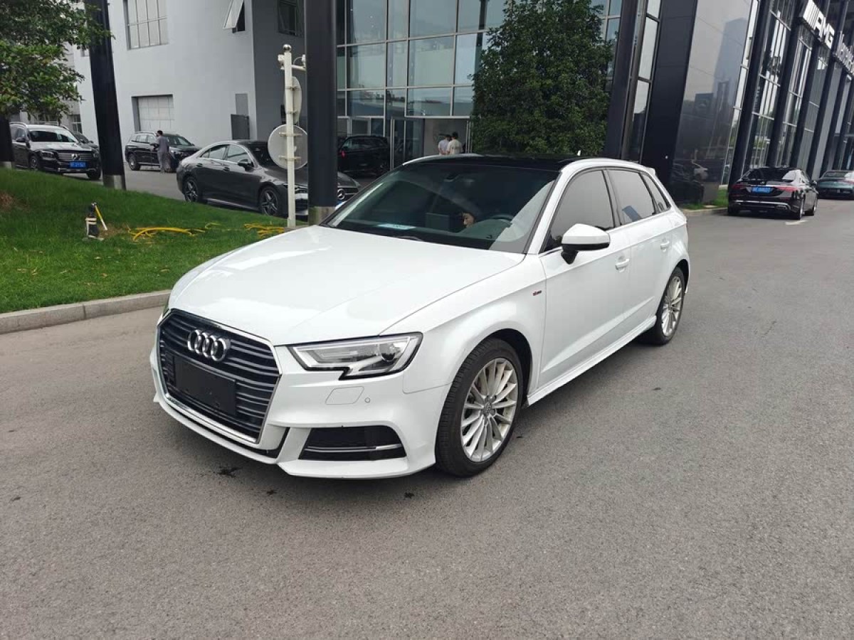 奧迪 奧迪A3  2018款 30周年年型 Sportback 35 TFSI 時(shí)尚型圖片