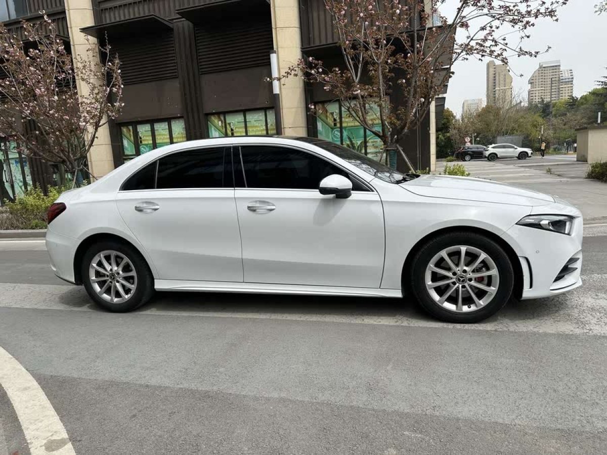 奔馳 奔馳A級  2021款 A 200 L 運(yùn)動轎車時尚型圖片