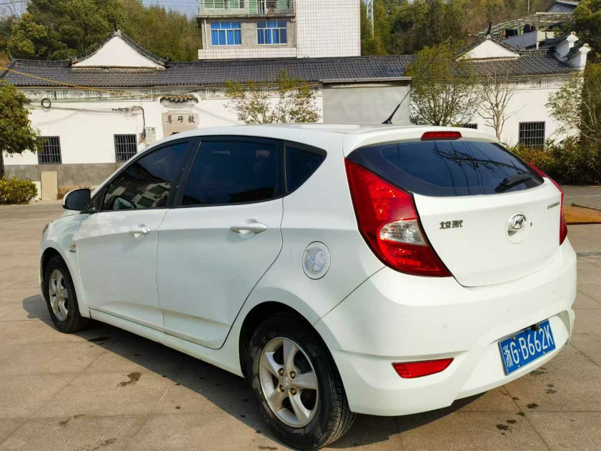 現(xiàn)代 瑞納  2013款 三廂 1.4L 自動標準型GL圖片