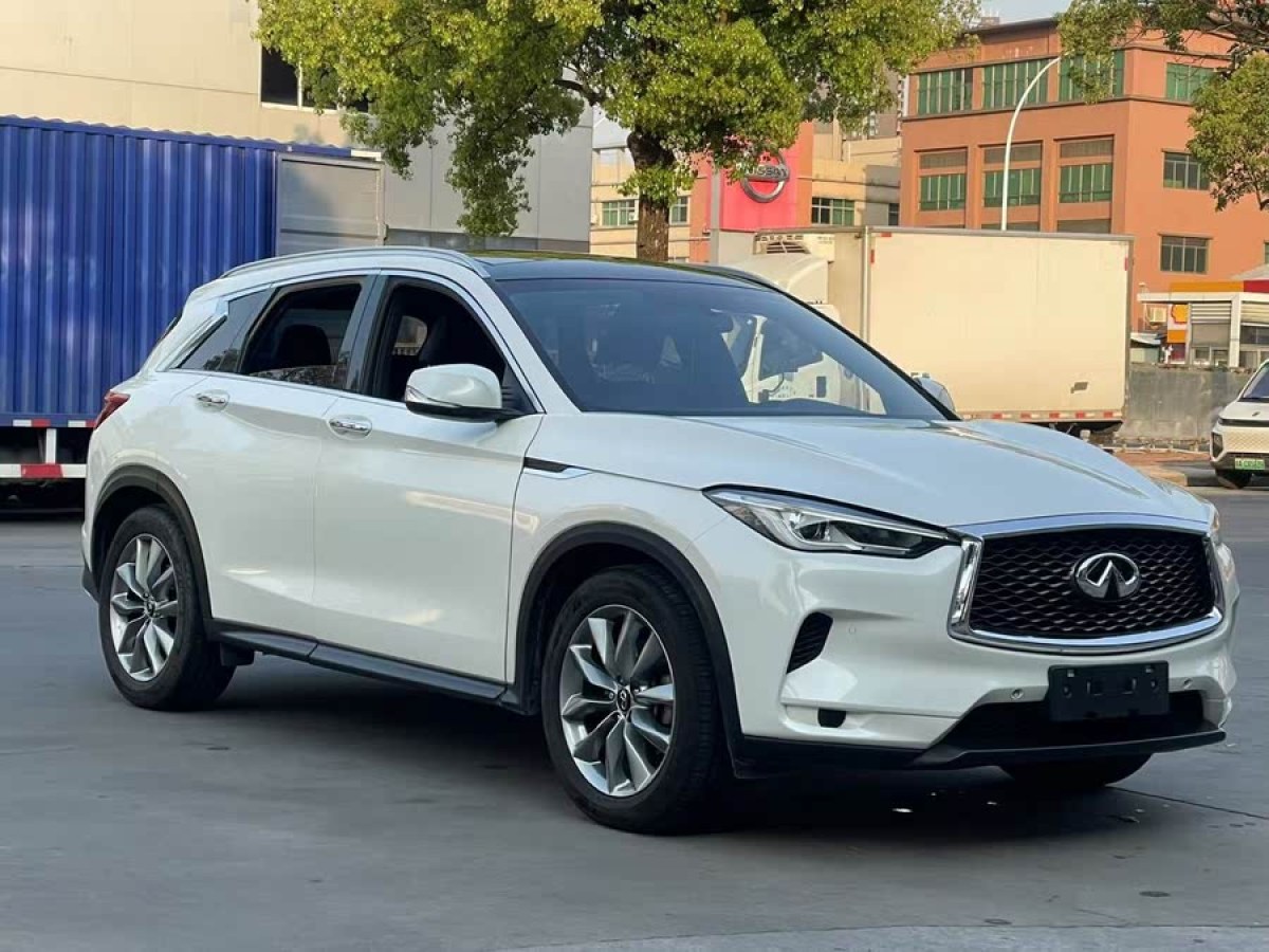 英菲尼迪 QX50  2020款 改款 2.0T 兩驅(qū)時尚版圖片