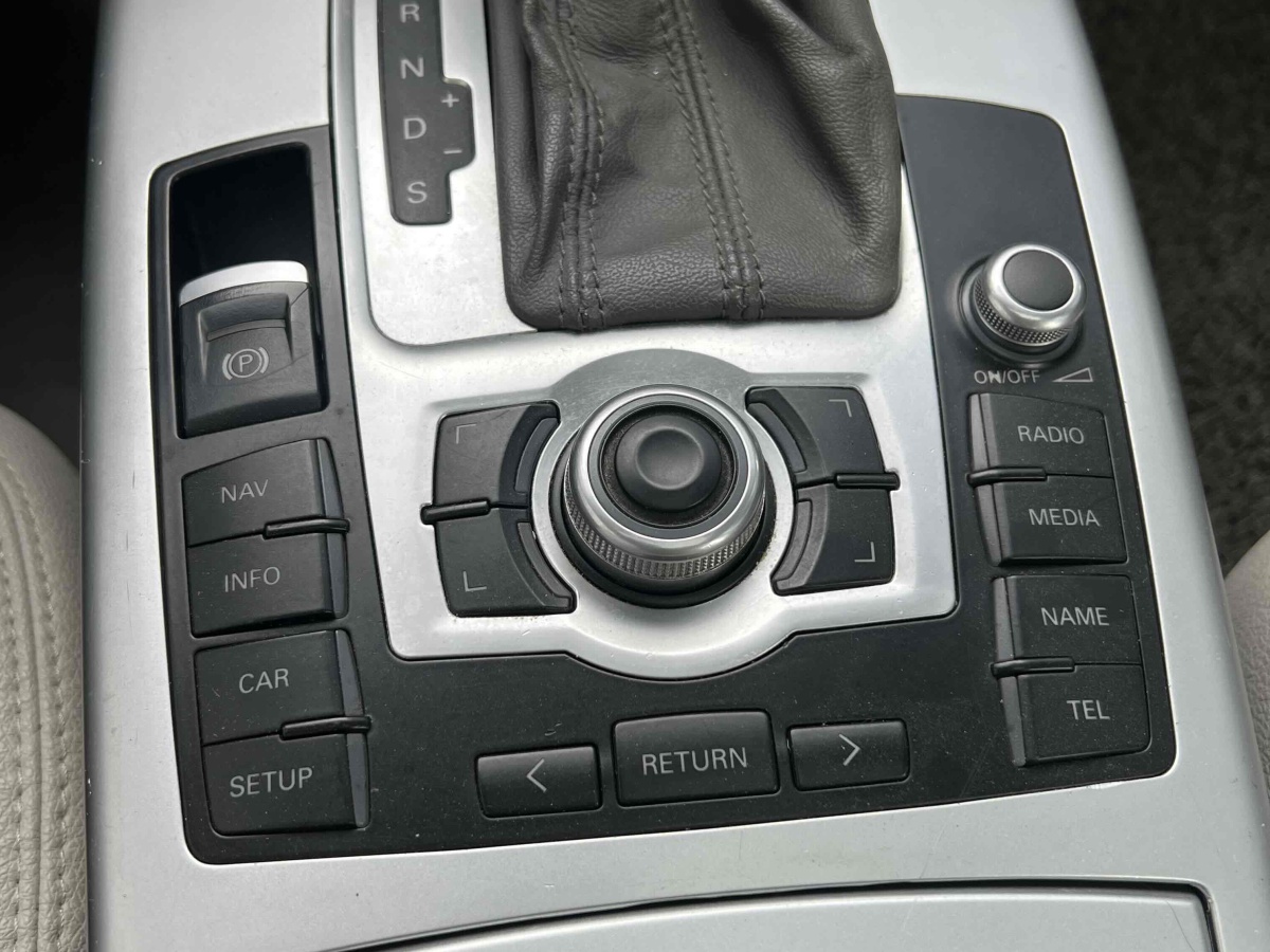 奧迪 奧迪A6L  2011款 A6L 2.0TFSI 標(biāo)準(zhǔn)型圖片