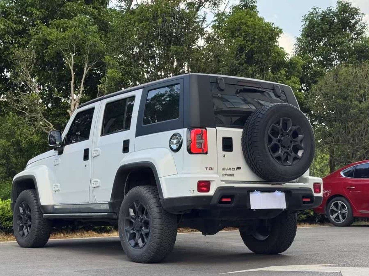 北京 BJ40  2023款 2.0D 自動(dòng)四驅(qū)刀鋒英雄版?zhèn)b客型圖片