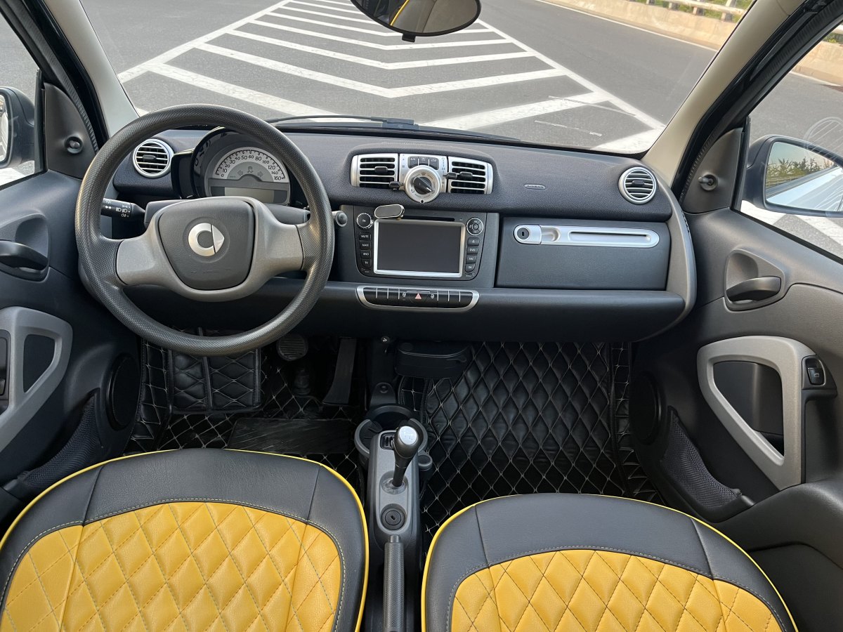 2013年12月smart fortwo  2012款 1.0 MHD 硬頂標準版