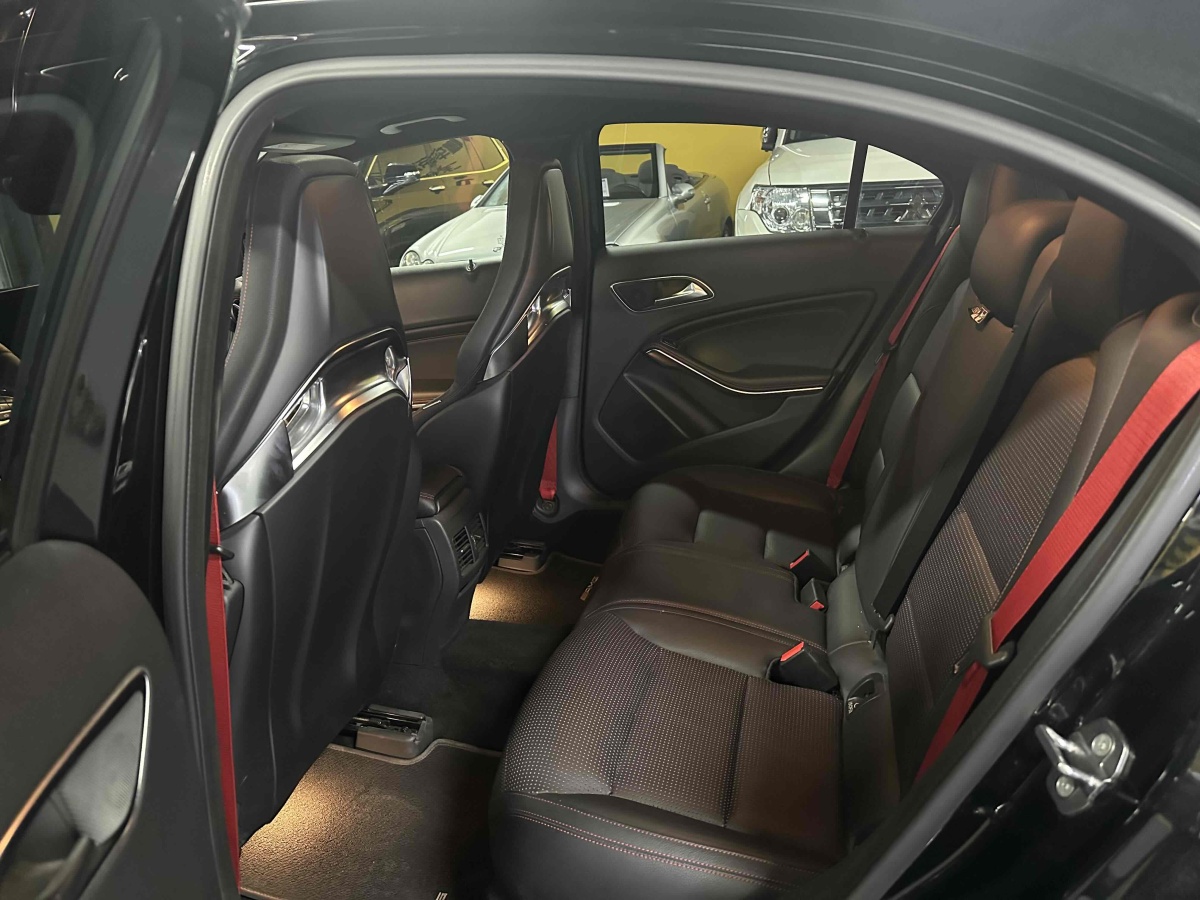 奔馳 奔馳A級(jí)AMG  2018款 AMG A 45 4MATIC 臻藏版圖片