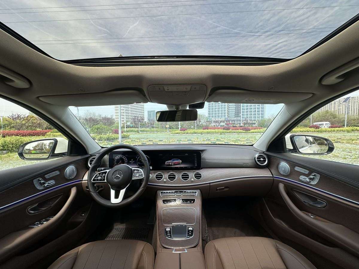 2019年6月奔驰 奔驰E级  2019款 E 300 L 豪华型
