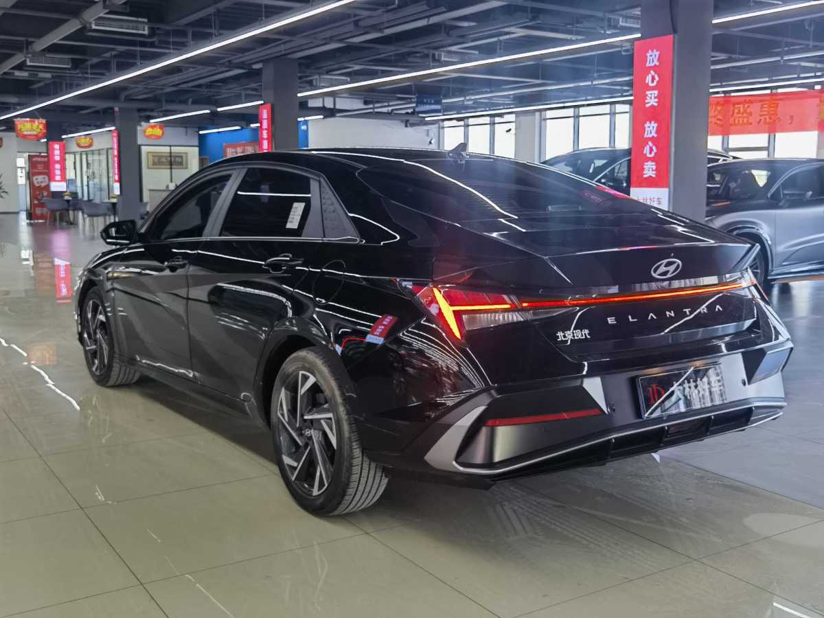 現(xiàn)代 伊蘭特  2023款 1.5L CVT LUX尊貴版圖片