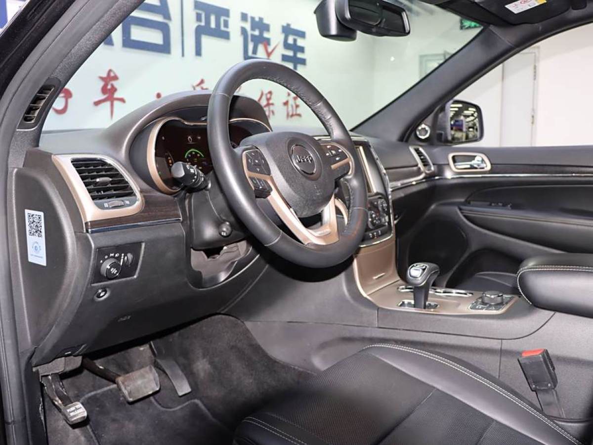 2014年10月Jeep 大切諾基  2014款 3.6L 精英導(dǎo)航版