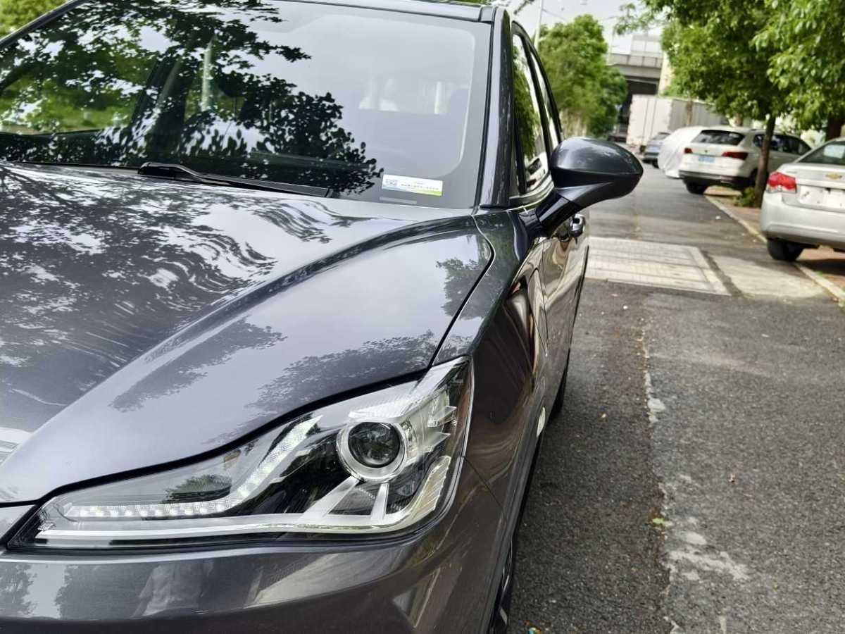 哪吒 哪吒V  2021款 長續(xù)航娛樂版升級型圖片