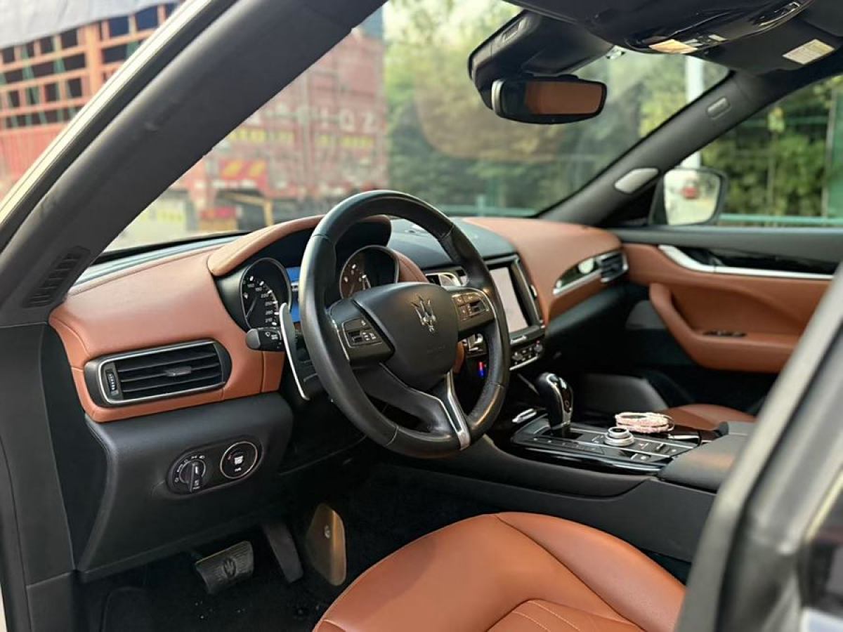 瑪莎拉蒂 Levante  2019款 3.0T 350Hp 標(biāo)準(zhǔn)版 國VI圖片