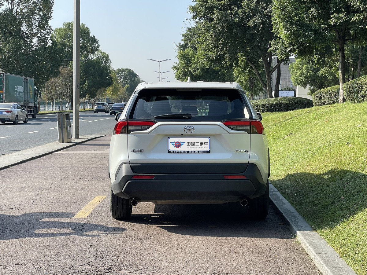 豐田 RAV4  2018款 榮放 2.0L CVT兩驅(qū)都市版圖片