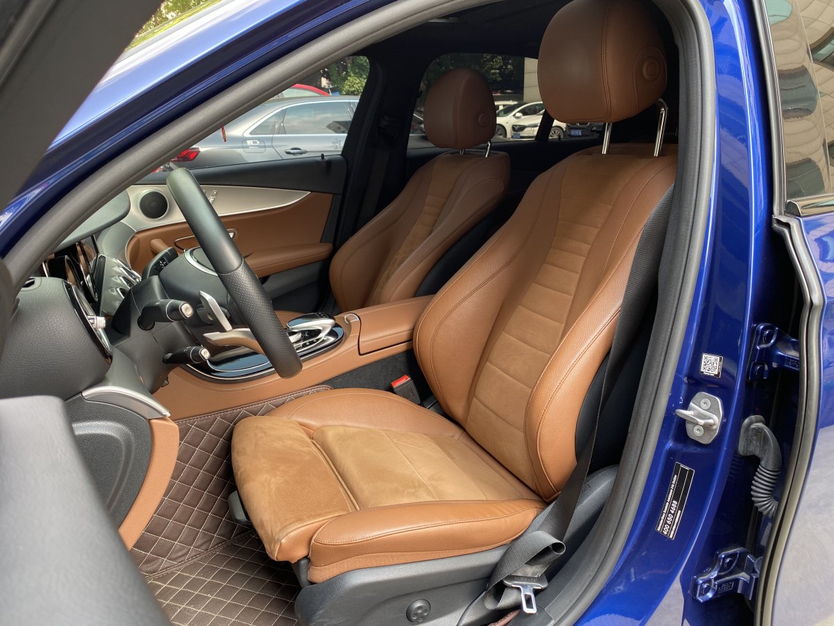 2018年9月奔驰 奔驰E级  2017款 改款 E 200 运动型 4MATIC