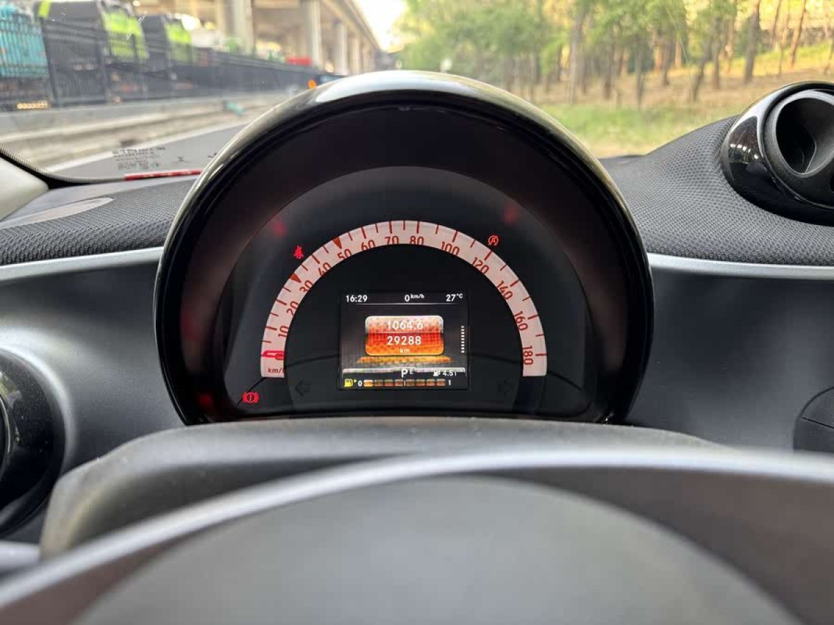 smart forfour  2018款 1.0L 52千瓦激情版圖片