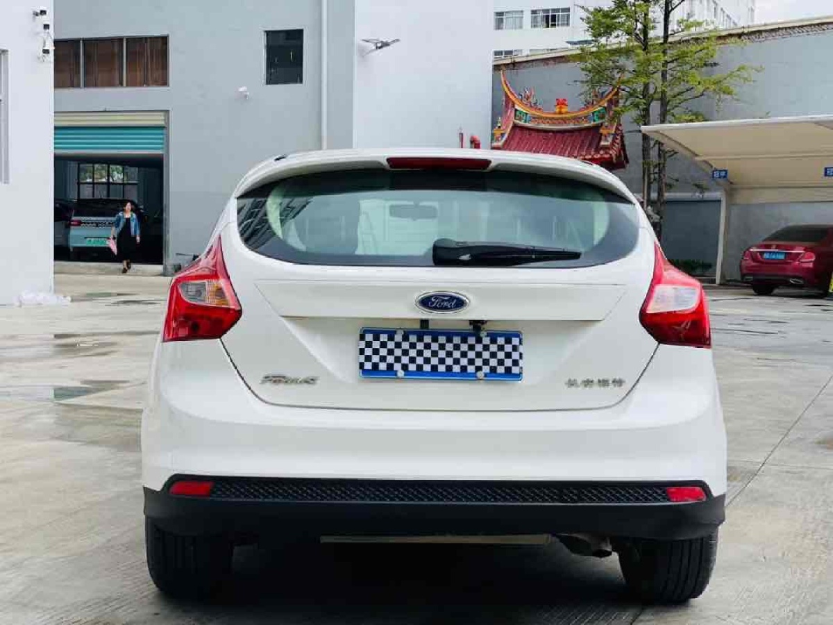 福特 ?？怂? 2012款 兩廂 1.6L 自動舒適型圖片