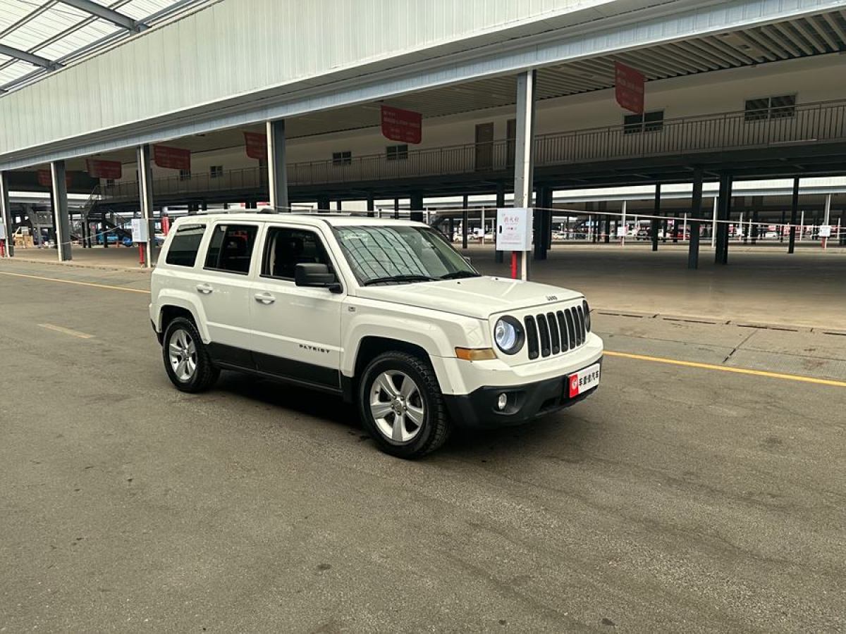 Jeep 自由客  2014款 2.4L 豪華導(dǎo)航版圖片