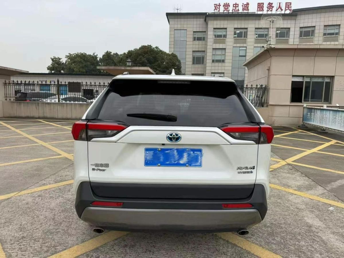 豐田 RAV4榮放  2022款 2.0L CVT四驅(qū)尊貴版圖片