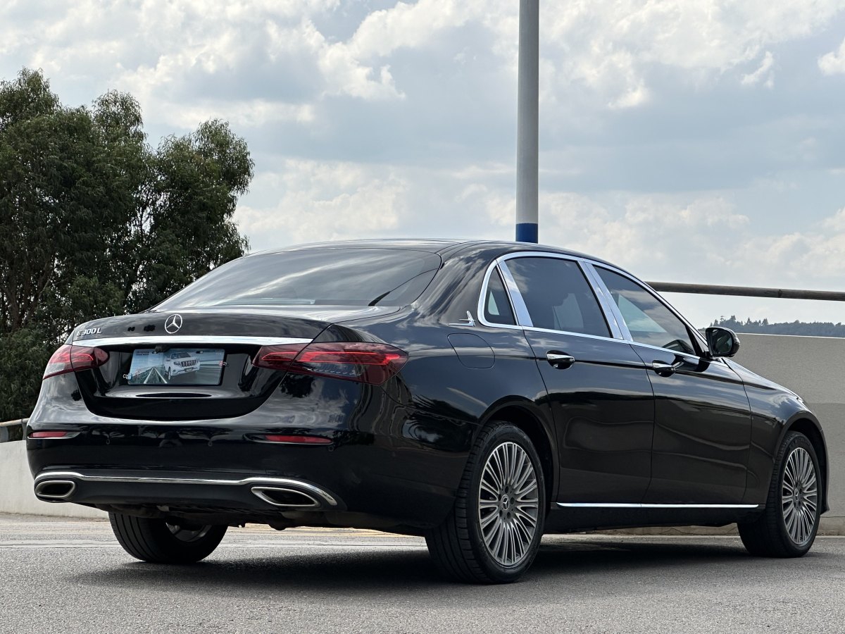 奔馳 奔馳E級(jí)  2021款 改款 E 300 L 尊貴型圖片