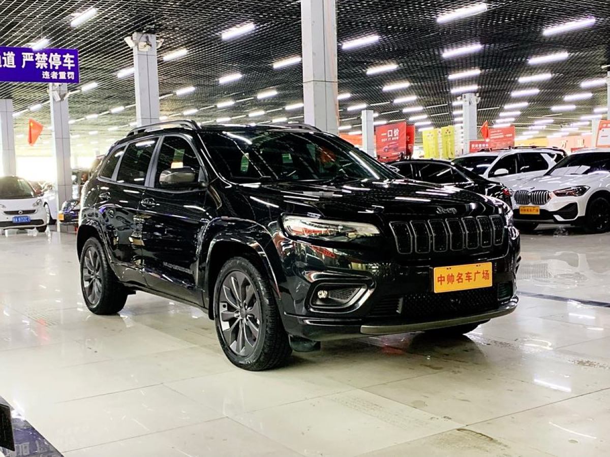 Jeep 自由光  2021款 2.0T 四驅(qū)80周年紀(jì)念版圖片