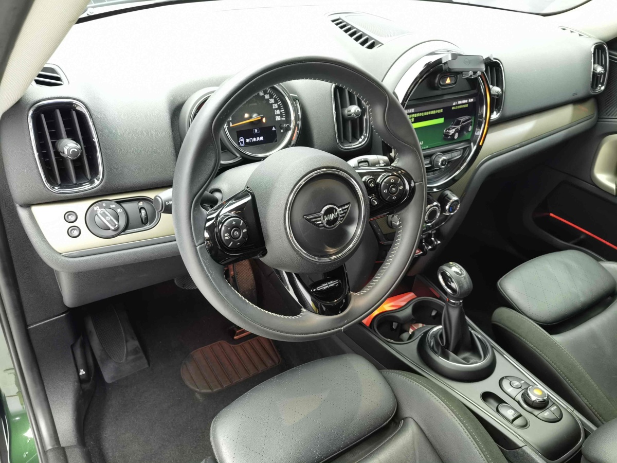 MINI COUNTRYMAN  2018款 1.5T COOPER ALL4 藝術(shù)家圖片