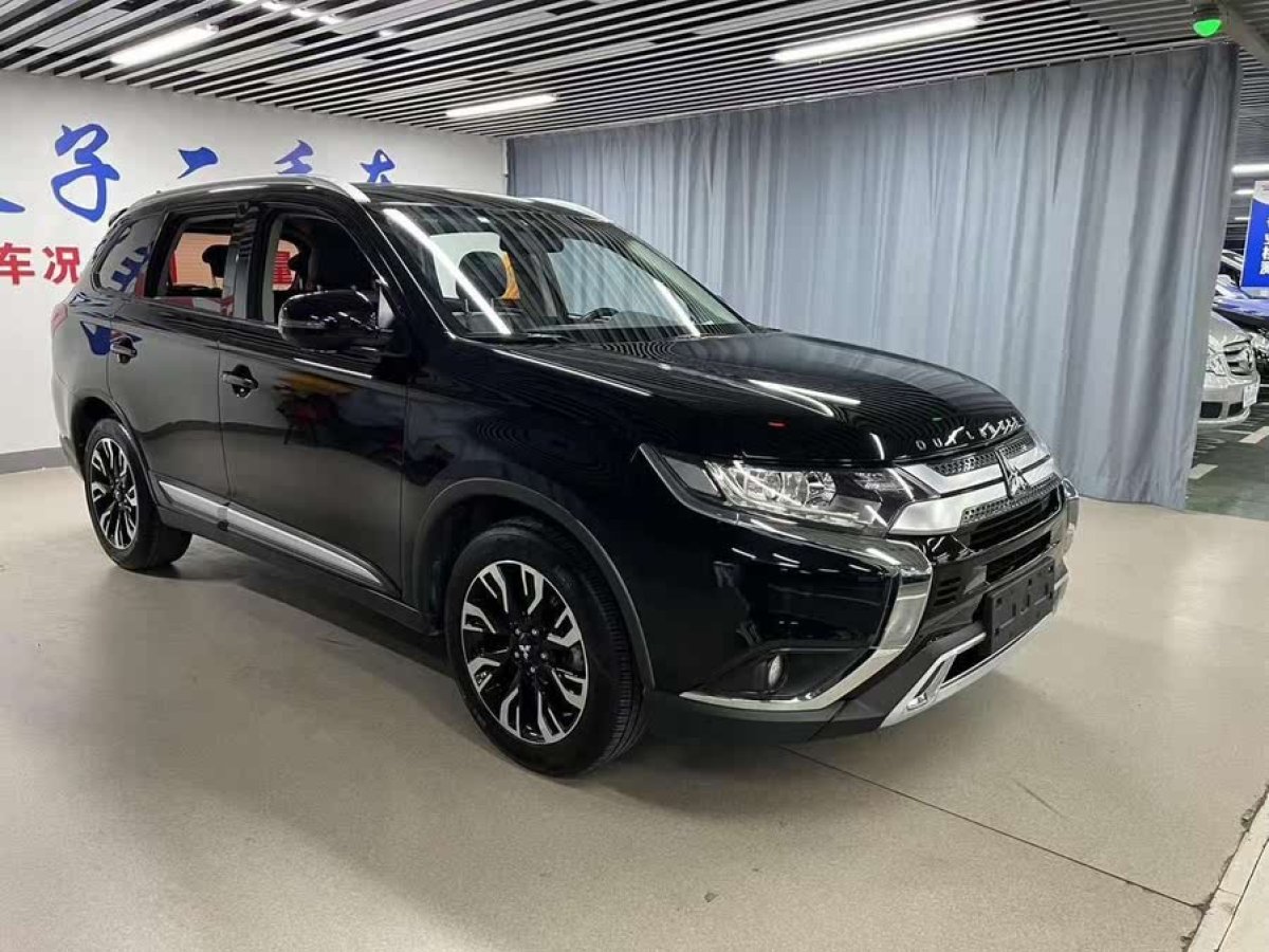三菱 歐藍德  2019款 2.0L 兩驅(qū)暢享版 7座 國VI圖片