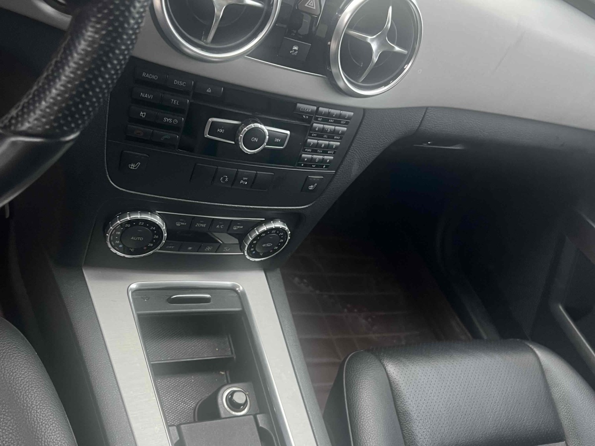 2014年5月奔驰 奔驰GLK级  2013款 GLK 300 4MATIC 动感天窗型