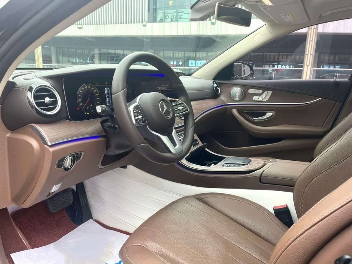 奔馳 奔馳E級(jí)  2020款 E 300 L 豪華型圖片