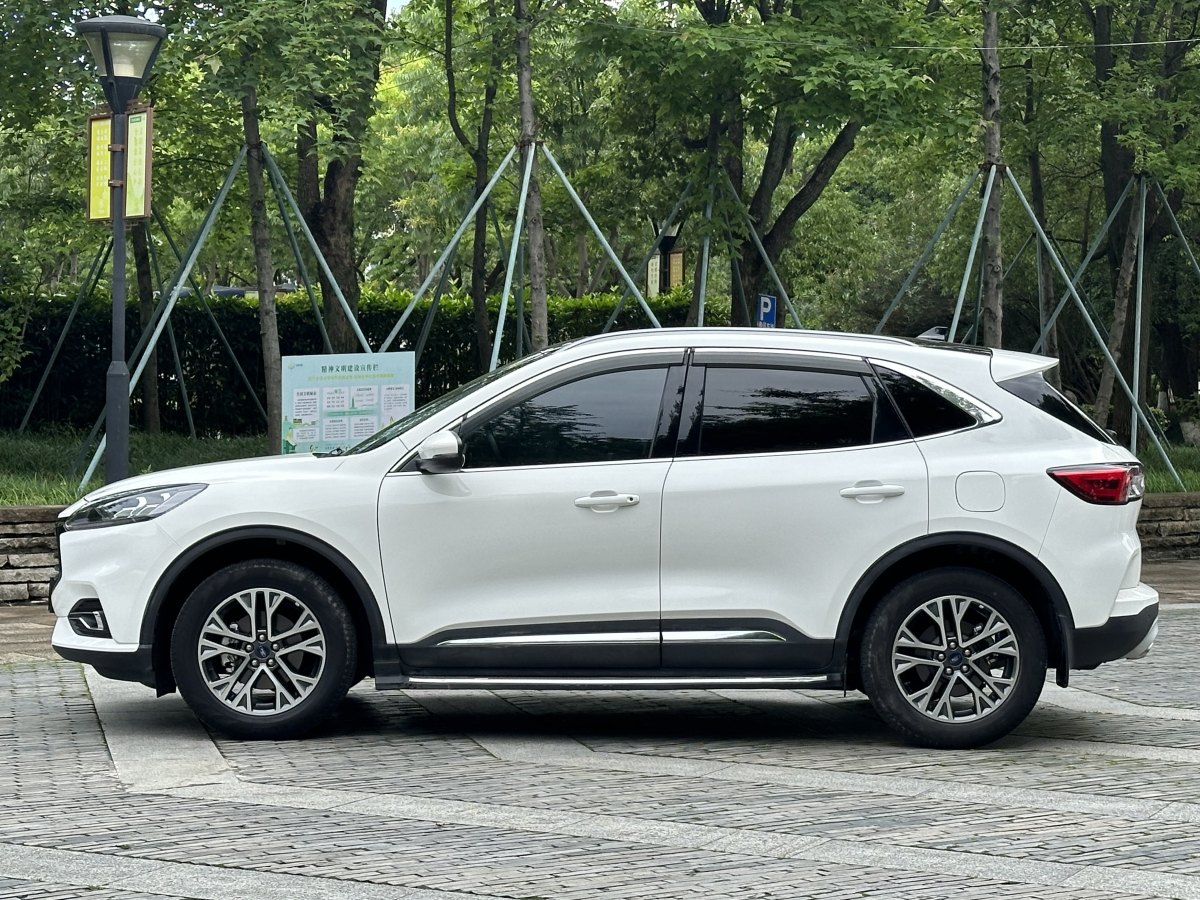 福特 銳際  2024款 EcoBoost 245 兩驅(qū)耀享款圖片