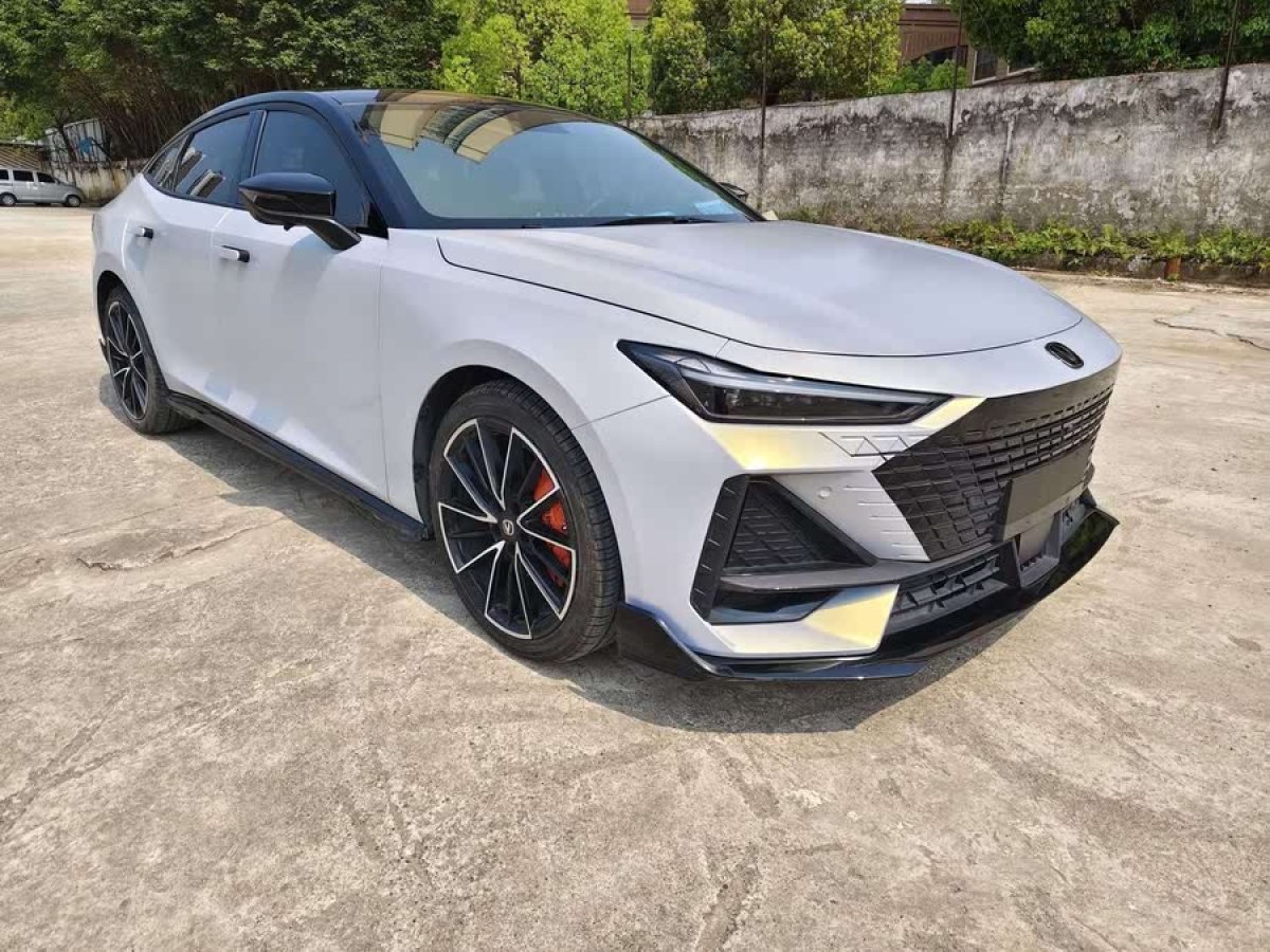 長(zhǎng)安 長(zhǎng)安UNI-V  2022款 1.5T 運(yùn)動(dòng)版圖片