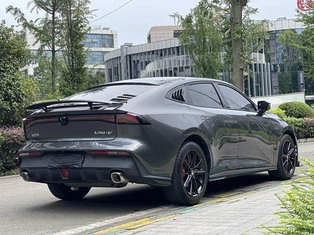 長(zhǎng)安 長(zhǎng)安UNI-V  2023款 1.5T 尊享型圖片