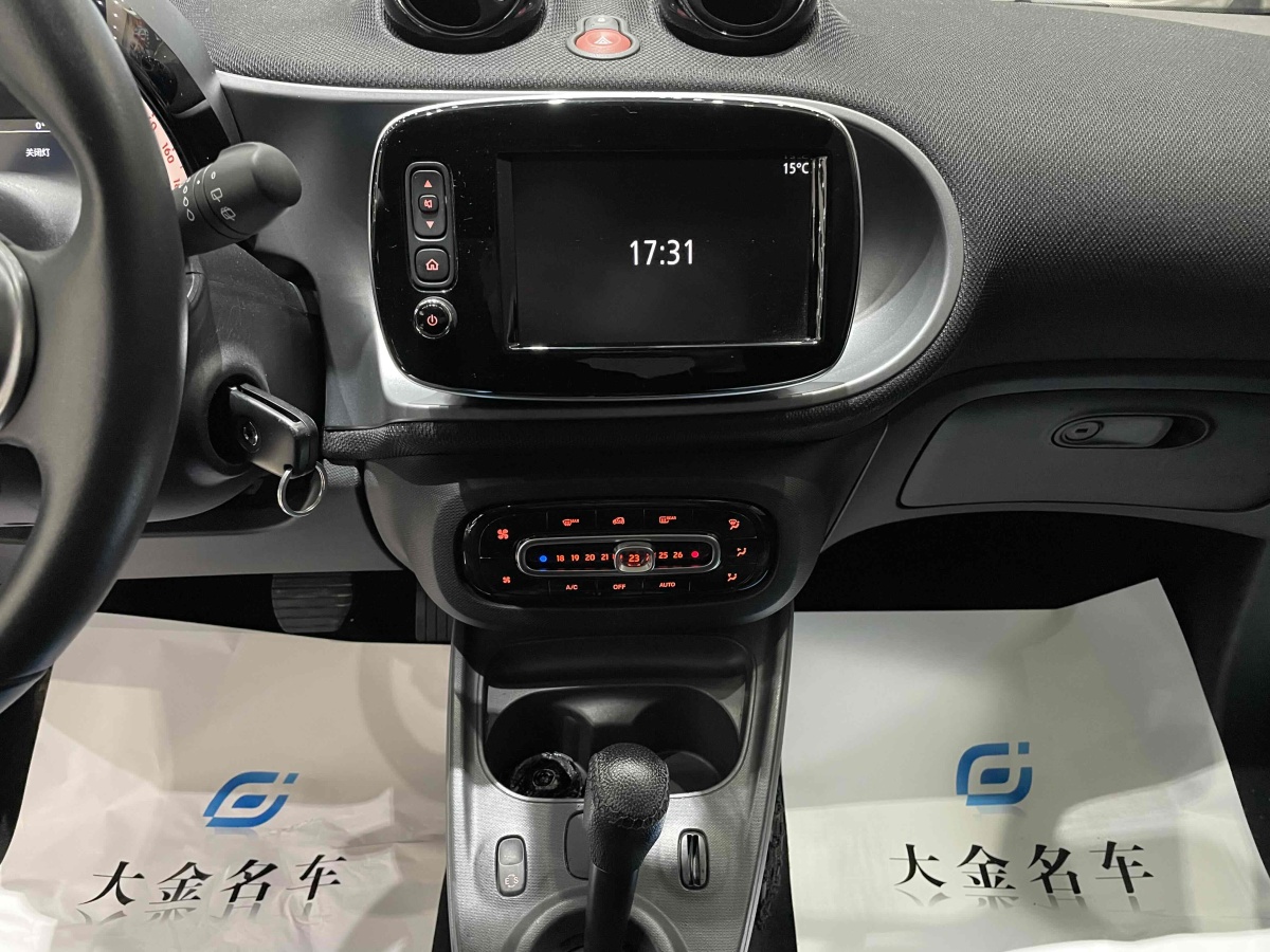 smart fortwo  2018款 0.9T 66千瓦硬頂先鋒版圖片