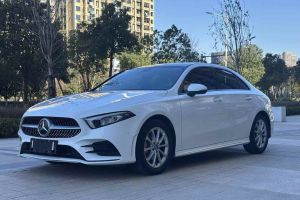 奔馳A級 奔馳  A 220 L 4MATIC 運(yùn)動(dòng)轎車