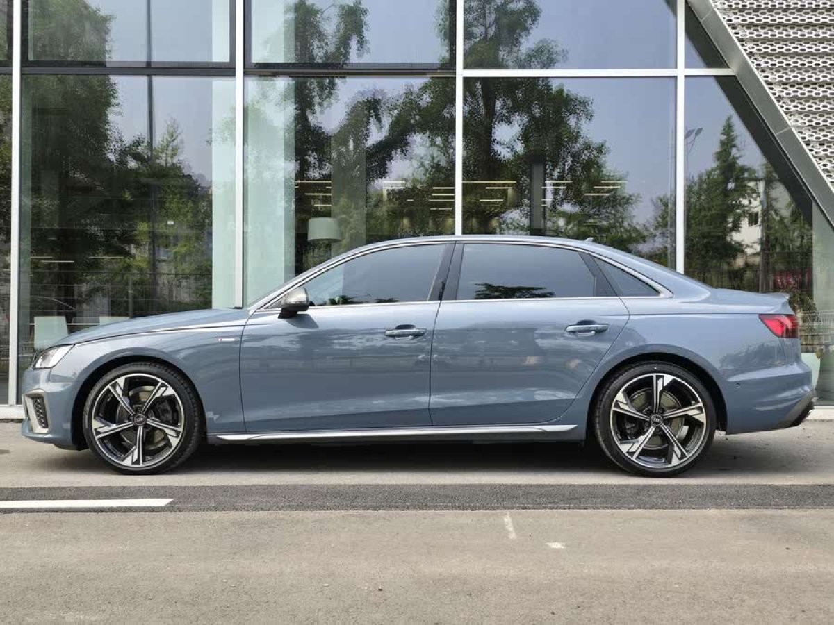 奧迪 奧迪A4L  2022款 40 TFSI quattro RS套件燃速型圖片