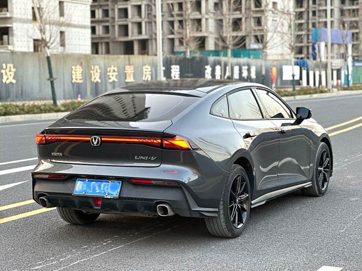 長(zhǎng)安 長(zhǎng)安UNI-V  2022款 1.5T 尊貴型圖片