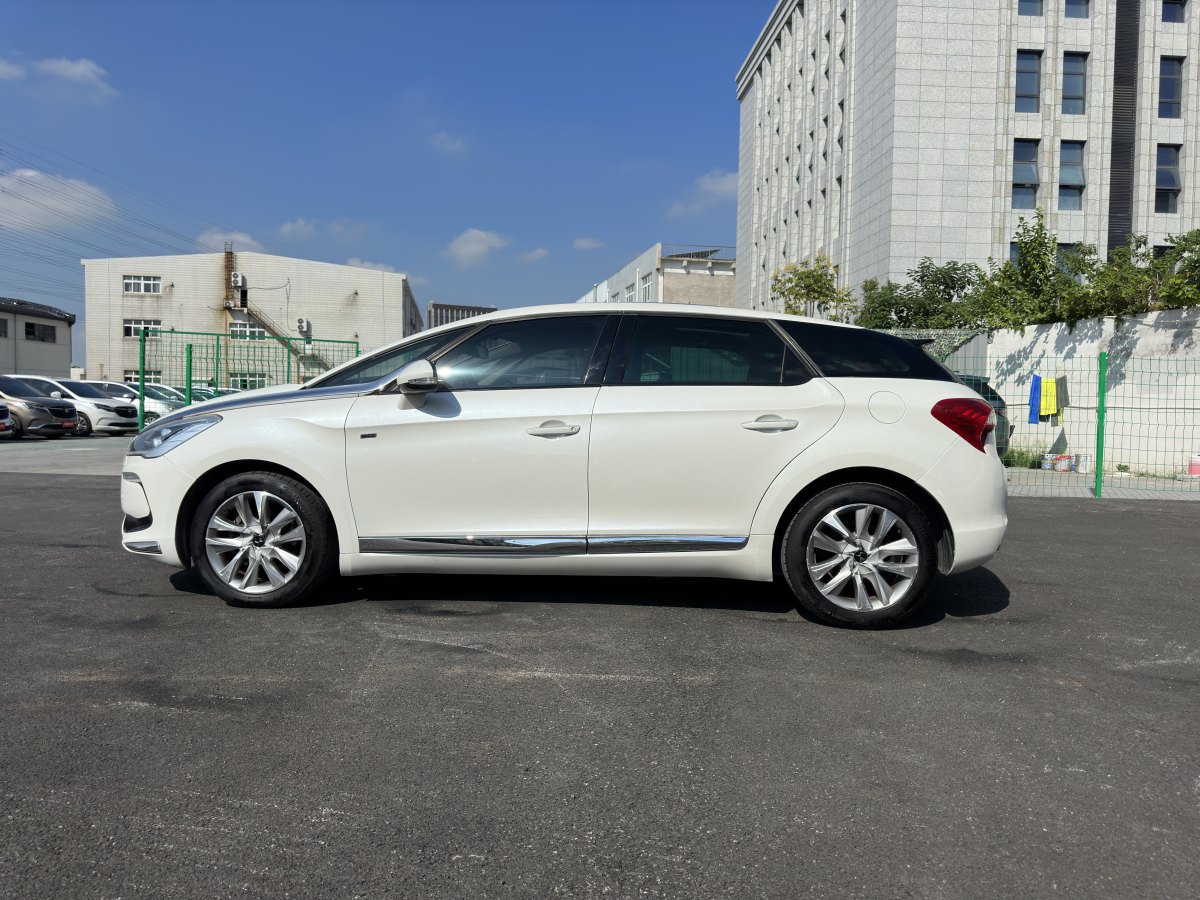 2015年11月DS DS 5  2015款 1.6T 豪華版THP160