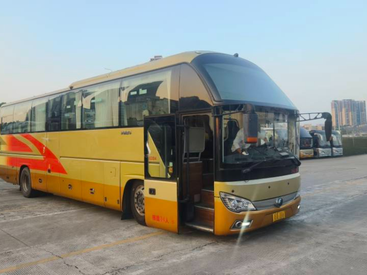 國(guó)五34座2+1宇通6122氣囊中門營(yíng)運(yùn)車圖片