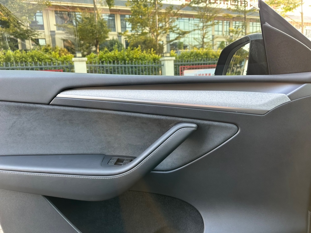 特斯拉 Model Y  2023款 煥新版 后輪驅(qū)動(dòng)圖片