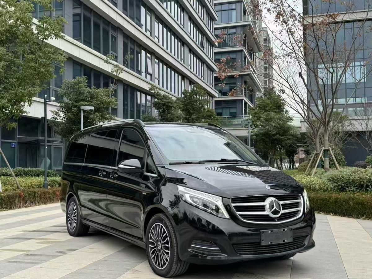 奔馳 奔馳A級  2019款  A 220 L 4MATIC 運動轎車圖片