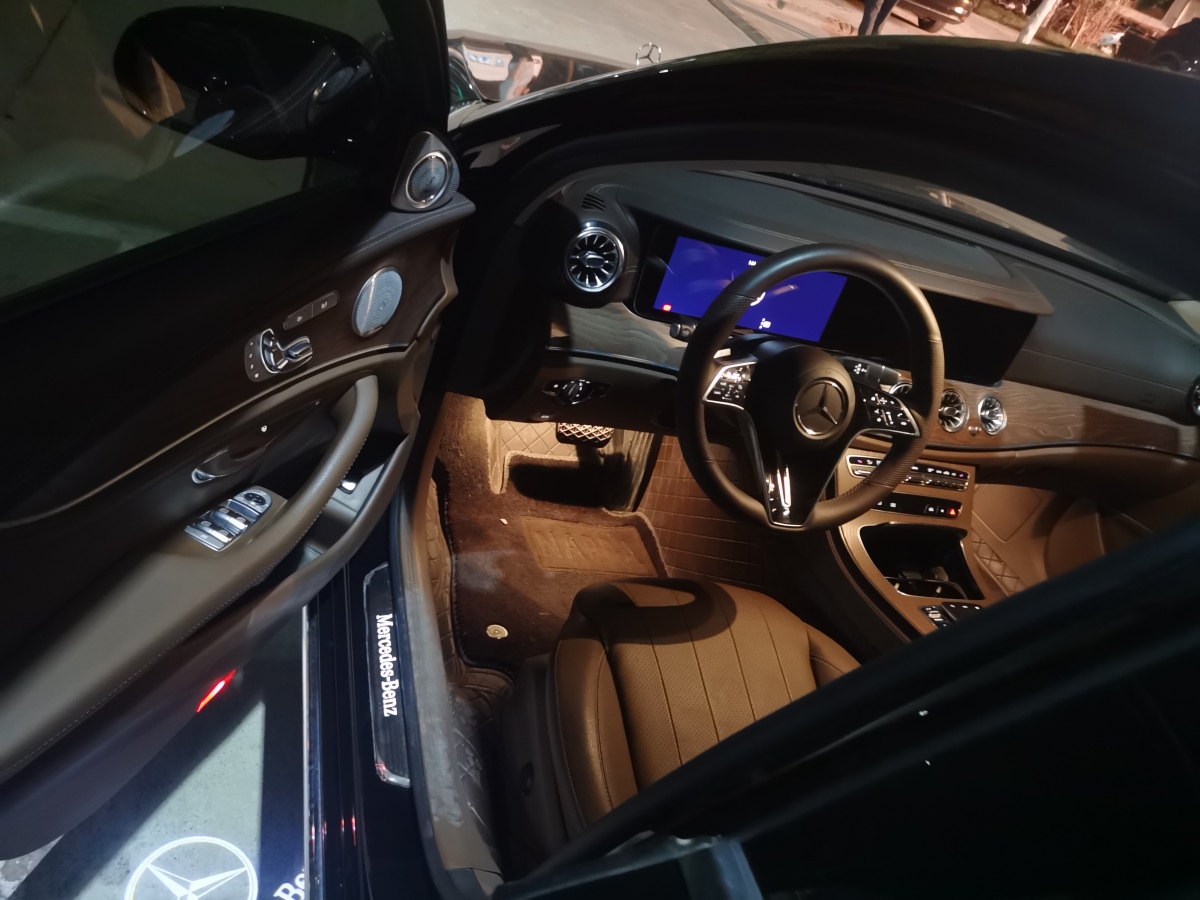 奔驰 奔驰E级  2022款 改款三 E 300 L 豪华型图片