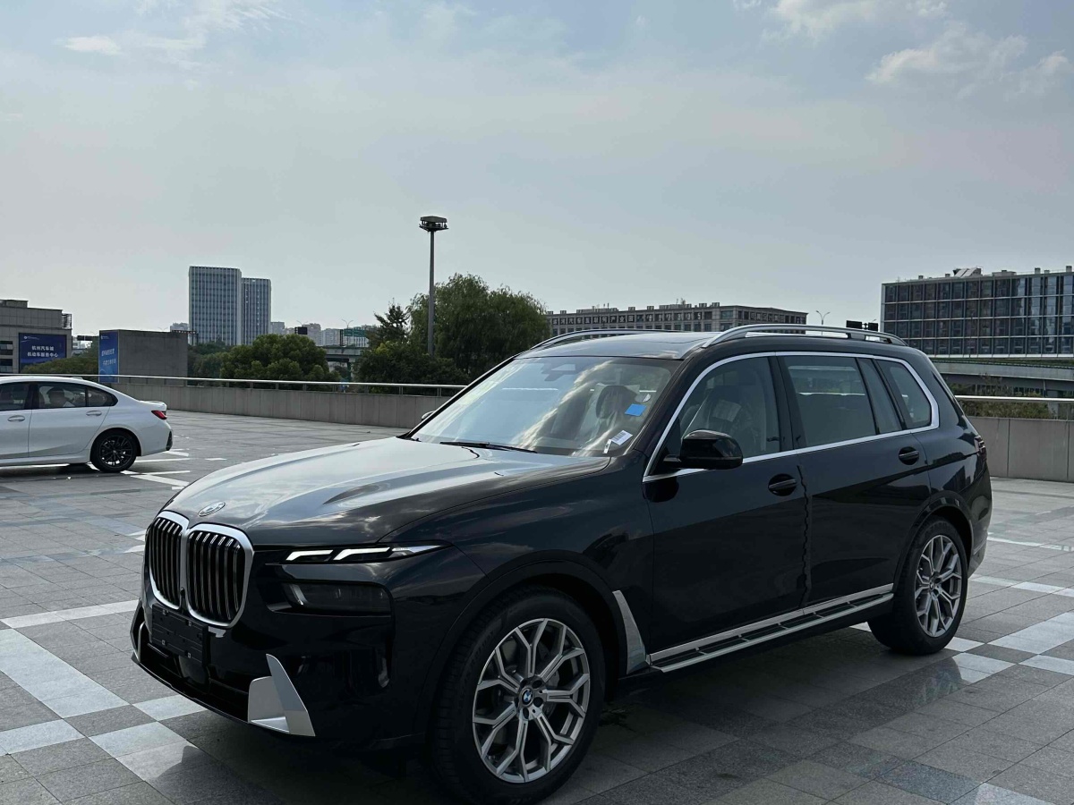 2024年8月宝马 宝马X7  2023款 xDrive40i 领先型豪华套装