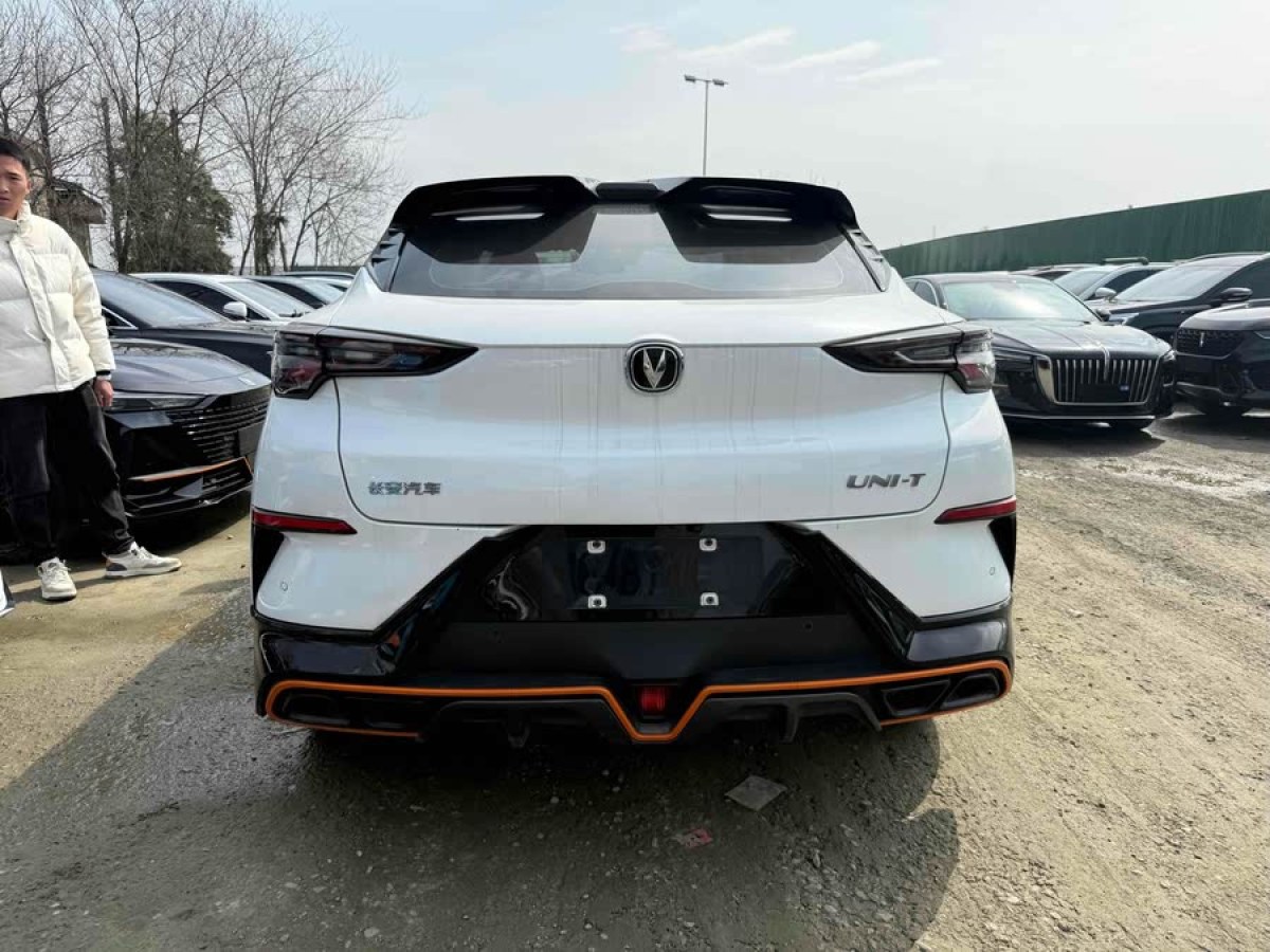 長(zhǎng)安 UNI-T  2022款 1.5T 旗艦型圖片