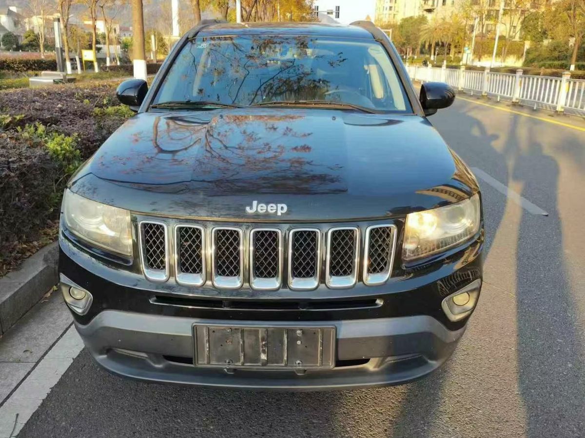 Jeep 指南者  2014款 2.0L 兩驅(qū)豪華版圖片