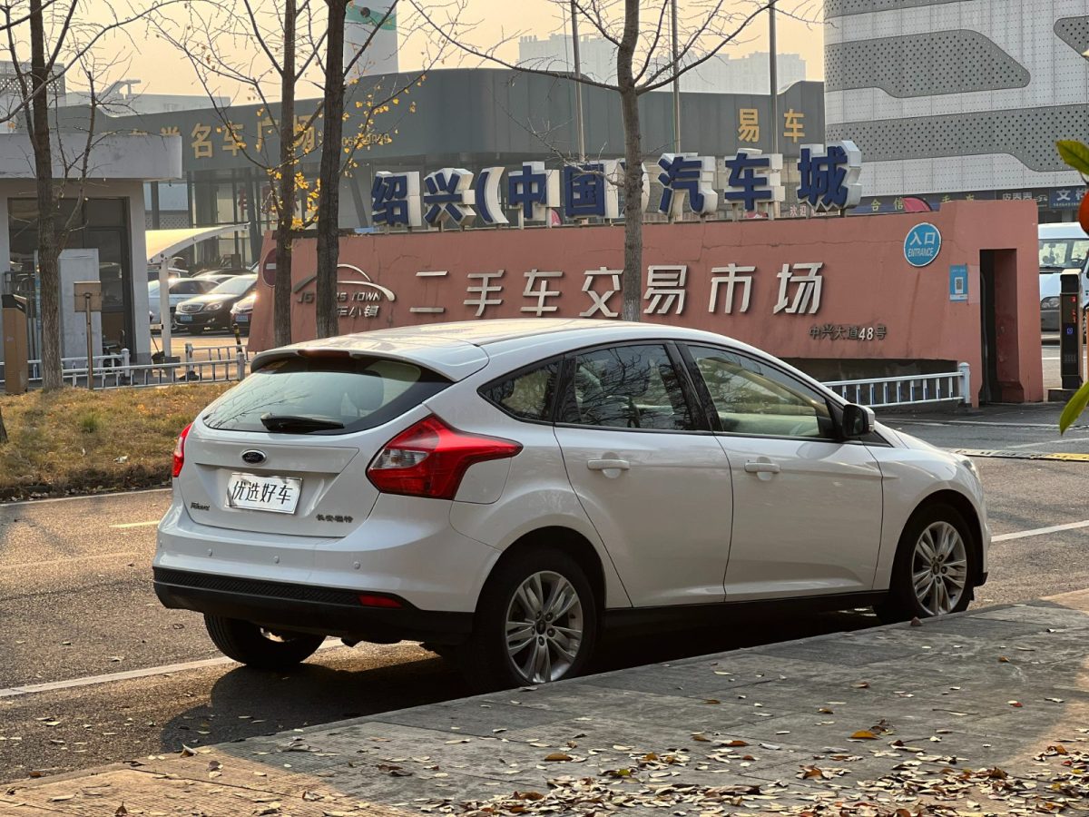 福特 ?？怂? 2012款 兩廂 1.6L 自動(dòng)舒適型圖片