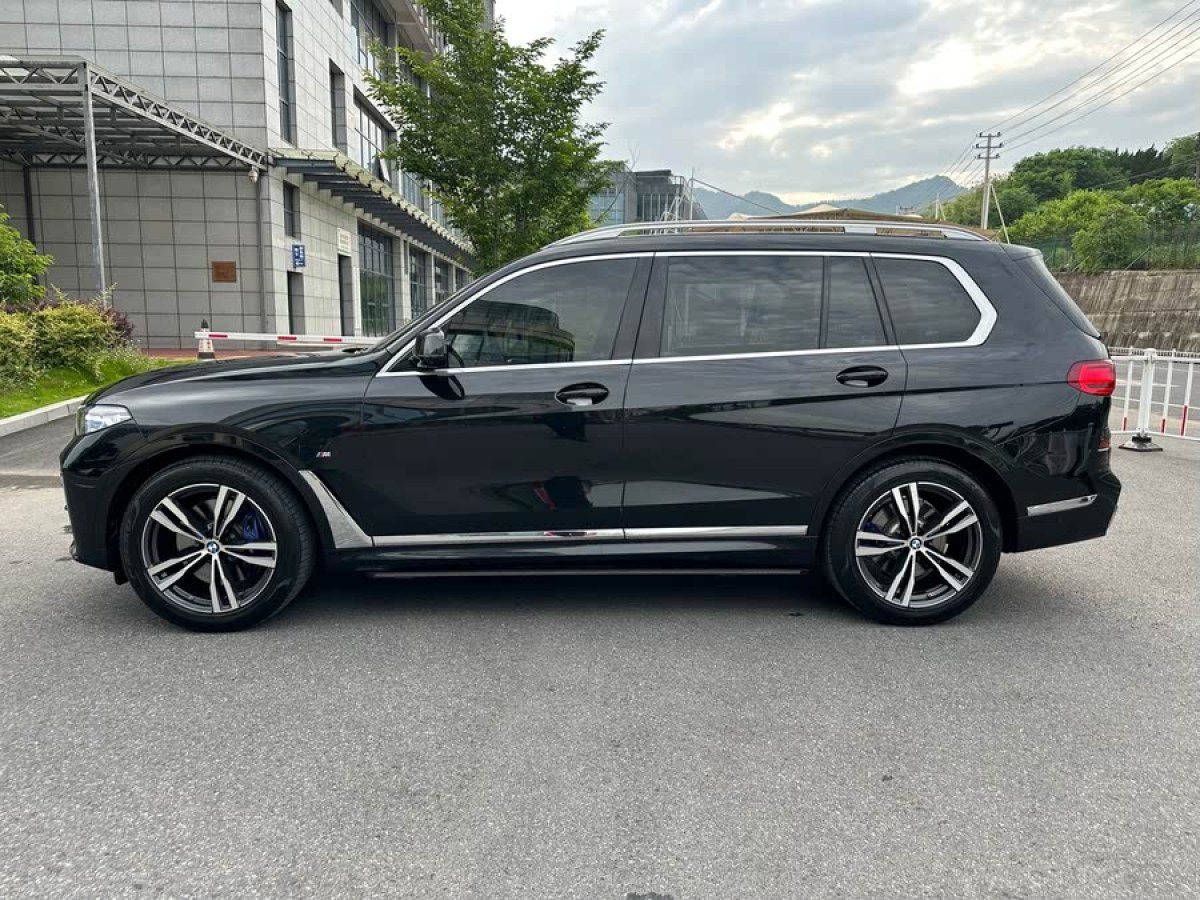 寶馬 寶馬X7  2022款 xDrive40i 尊享型M運(yùn)動(dòng)套裝圖片
