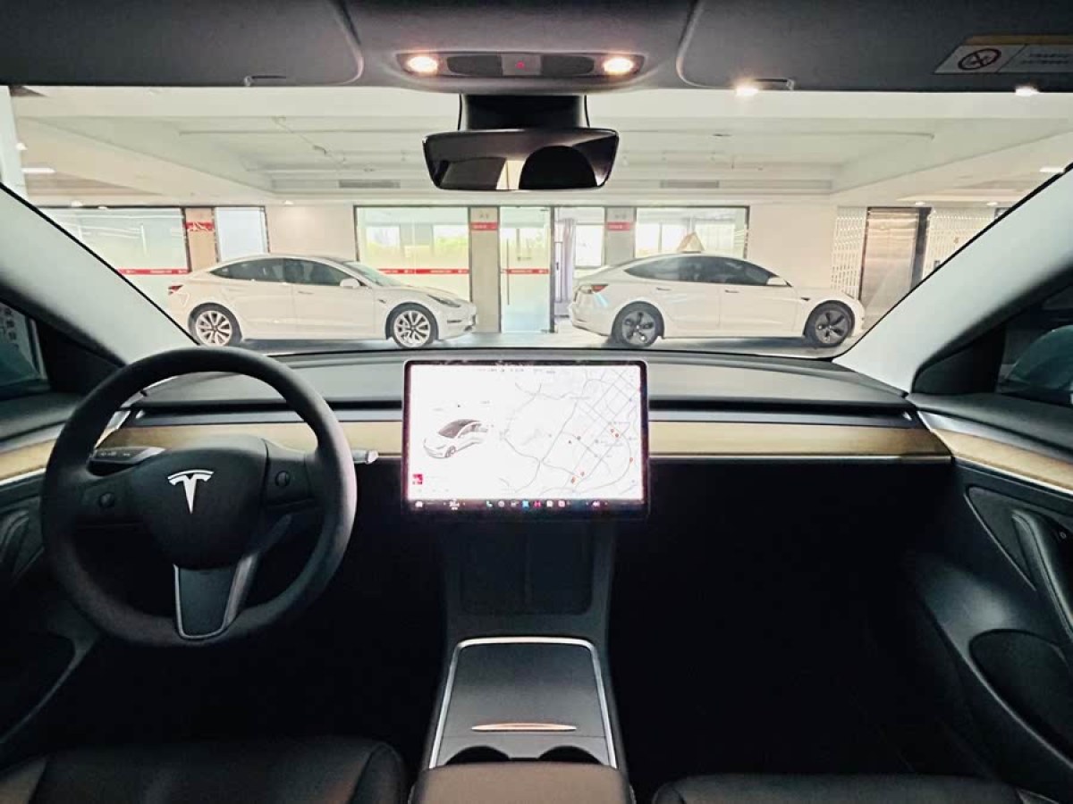 特斯拉 Model 3  2021款 改款 標(biāo)準(zhǔn)續(xù)航后驅(qū)升級版圖片