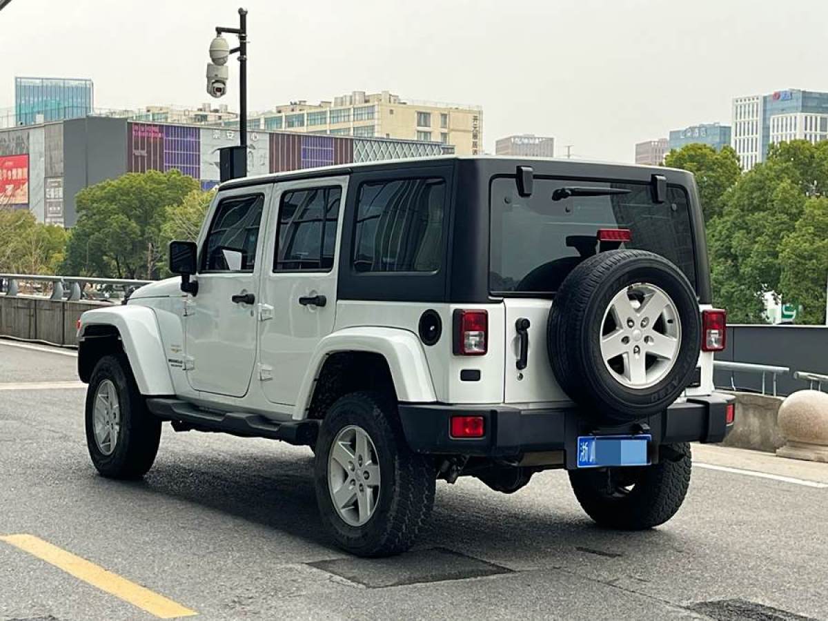 Jeep 牧馬人  2014款 3.0L Sahara 四門(mén)版圖片