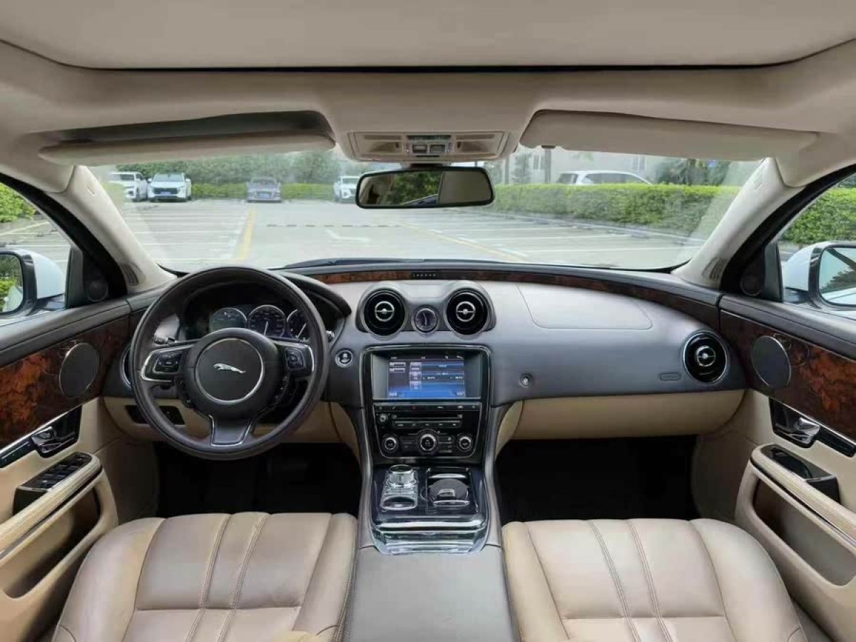 捷豹 XJ  2011款 XJL 3.0 全景商務(wù)版圖片