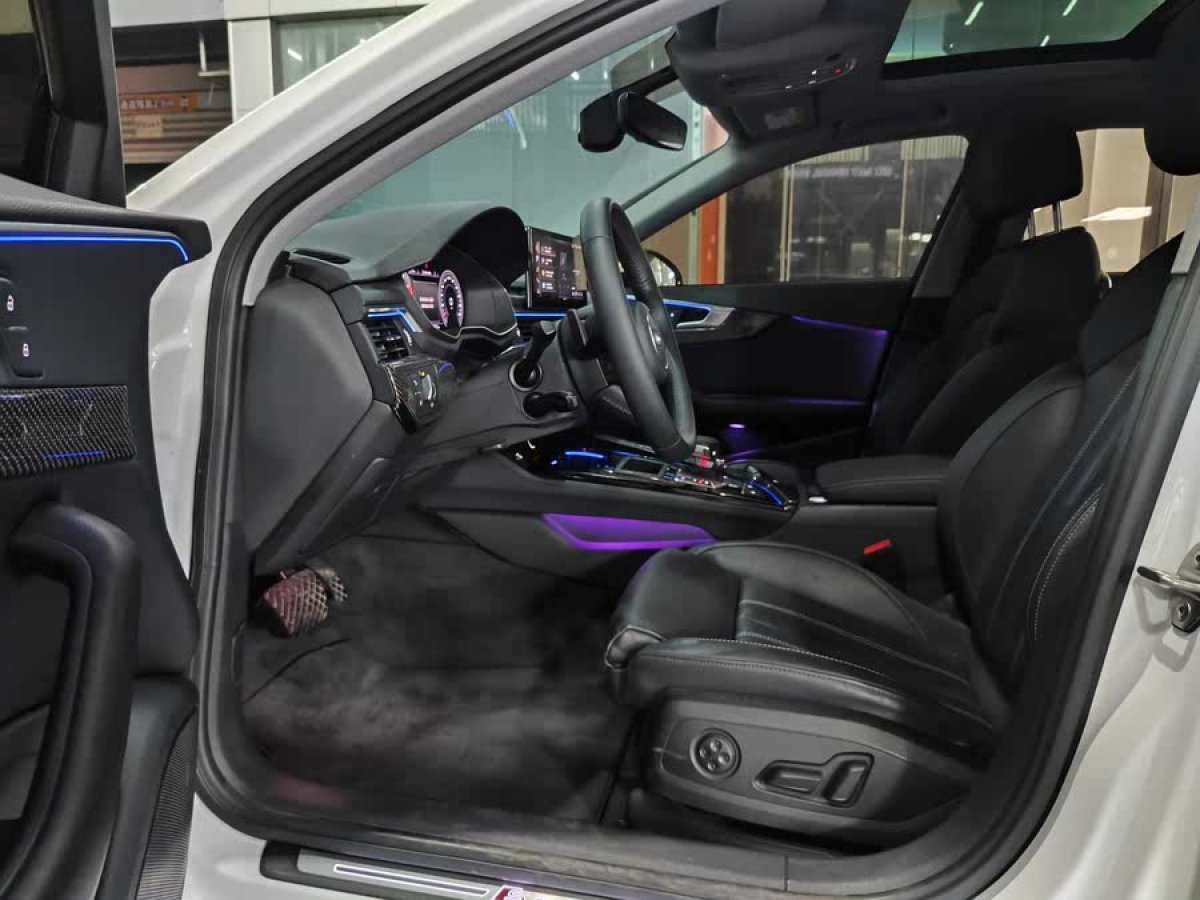 奧迪 奧迪A4L  2020款 40 TFSI quattro 豪華動感型圖片