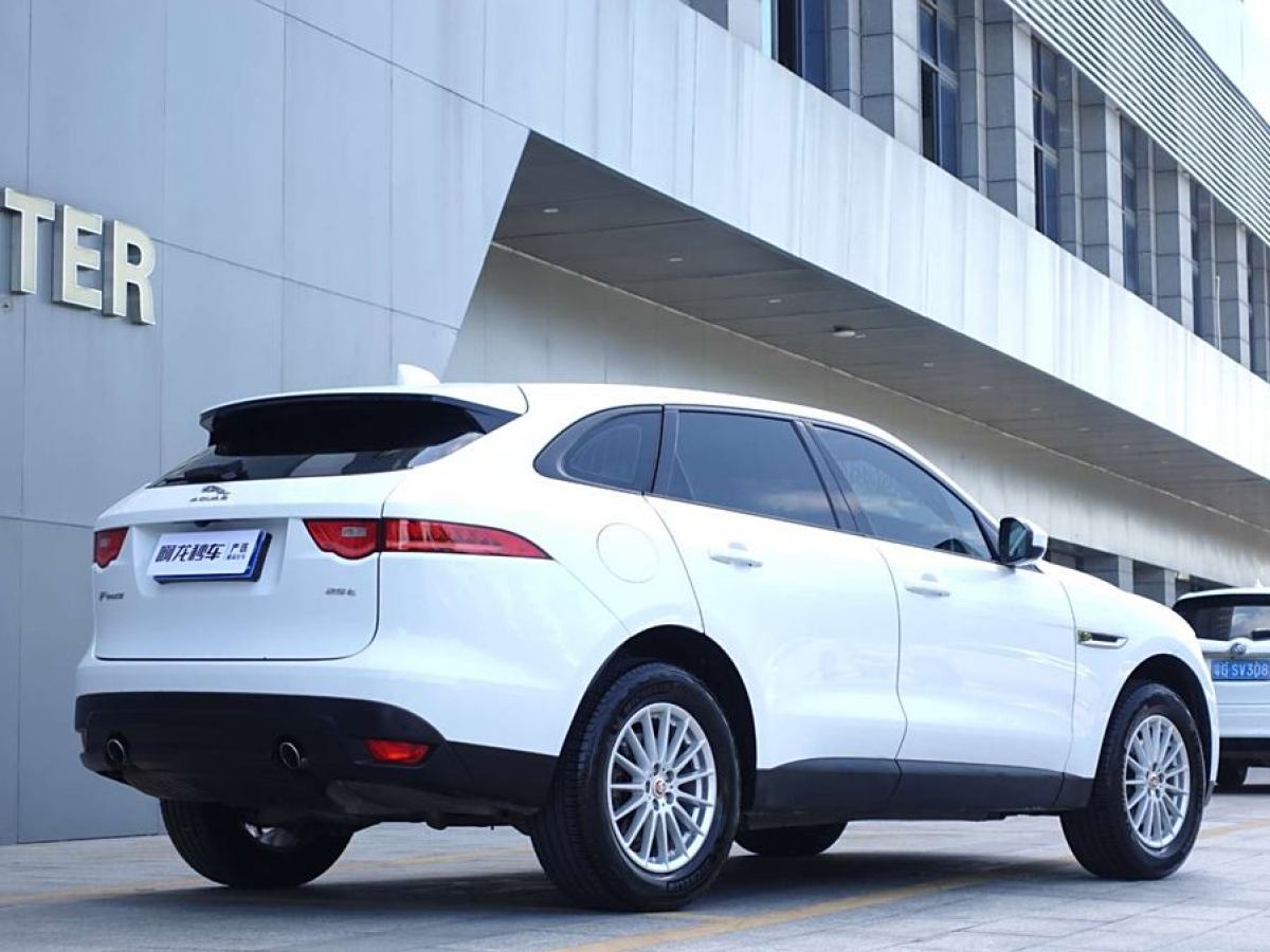 2016年8月捷豹 F-PACE  2016款 2.0T 兩驅(qū)都市尊享版