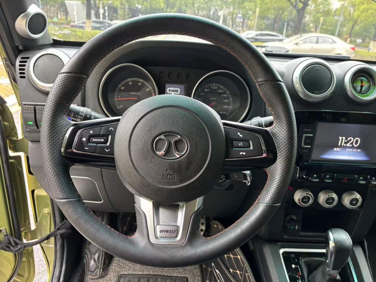 北京 BJ40  2016款 40L 2.0T 手動四驅(qū)尊貴版圖片