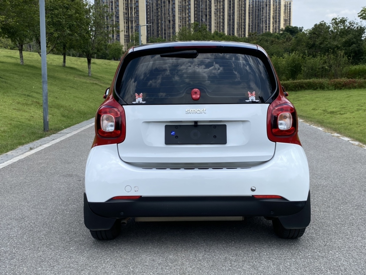 2018年09月smart fortwo  2018款 1.0L 52千瓦硬頂激情版